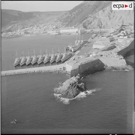 Mers el-Kébir. L'escadre dans le port.