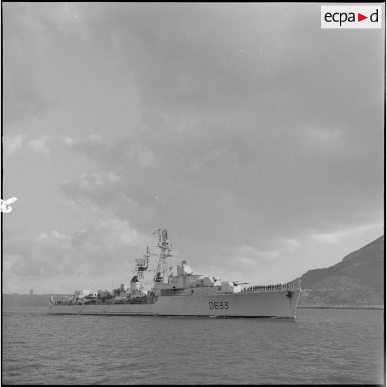 L'escorteur d'escadre "Duperré" (D633) devant Oran.