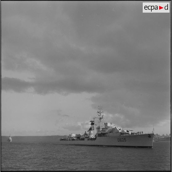 Région d'Oran. L'escorteur d'escadre "Cassard" (D623).