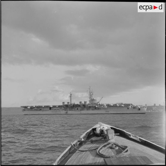 Mers el-Kébir. Le porte-avions "La Fayette" (R96).