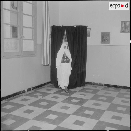 Référendum sur l'autodétermination. Bureau de vote réservé aux femmes, dans l'Ecole de Staoueli.