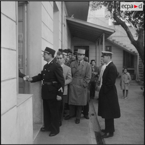 Alger. Référendum sur l'autodétermination. Un bureau de vote du boulevard du Télemly.