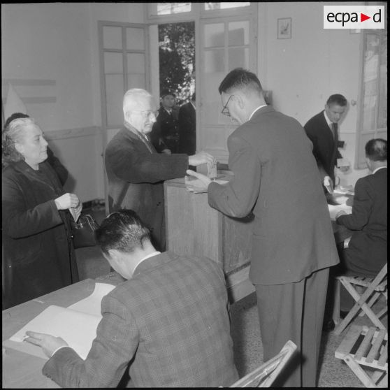 Alger. Référendum sur l'autodétermination. Un bureau de vote du boulevard du Télemly.