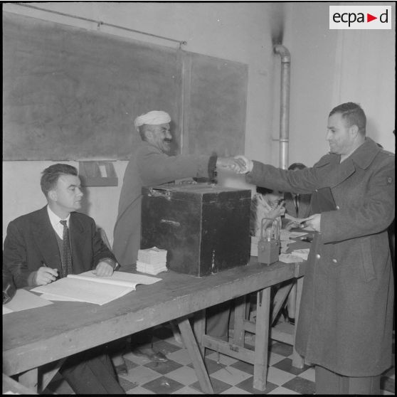 Alger. Référendum sur l'autodétermination. Un bureau de vote du boulevard du Télemly.