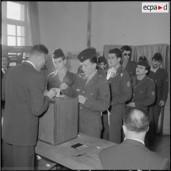 Alger. Référendum sur l'autodétermination. Un bureau de vote du boulevard du Télemly.