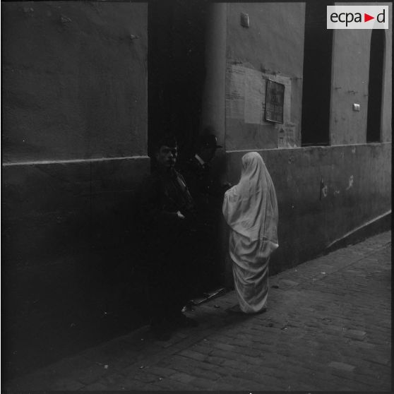 Alger. Référendum sur l'autodétermination. Un bureau de vote dans la casbah.