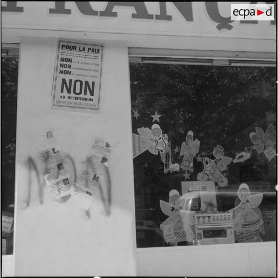 Oran. Référendum sur l'autodétermination. Une affiche du Regroupement national pour l'unité de la République (RNUR).