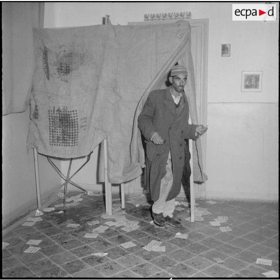 Hamma Plaisance. Référendum sur l'autodétermination. Bureau de vote.