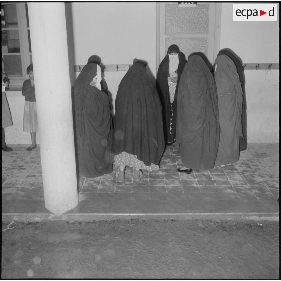 Hamma Plaisance. Référendum sur l'autodétermination. Bureau de vote.