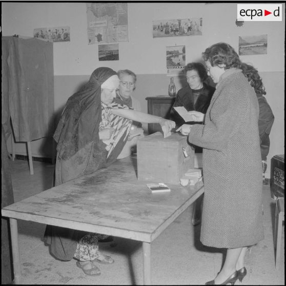 Hamma Plaisance. Référendum sur l'autodétermination. Bureau de vote.