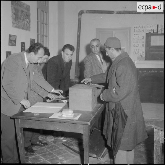 Hamma Plaisance. Référendum sur l'autodétermination. Bureau de vote.