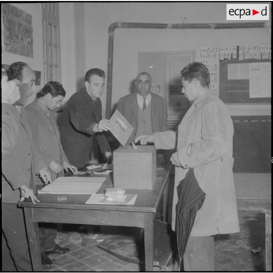 Hamma Plaisance. Référendum sur l'autodétermination. Bureau de vote.