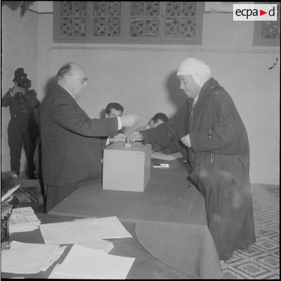 Hamma Plaisance. Référendum sur l'autodétermination. Bureau de vote.