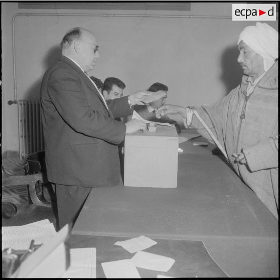 Hamma Plaisance. Référendum sur l'autodétermination. Bureau de vote.