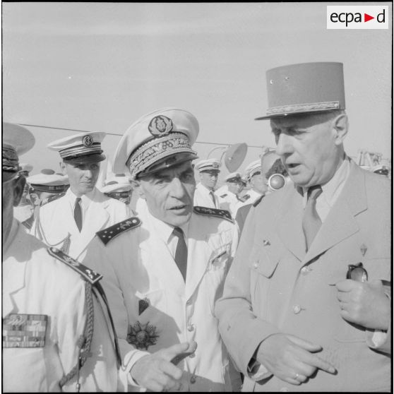 Visite du croiseur "De Grasse" par le général de Gaulle. [Description en cours]<br>