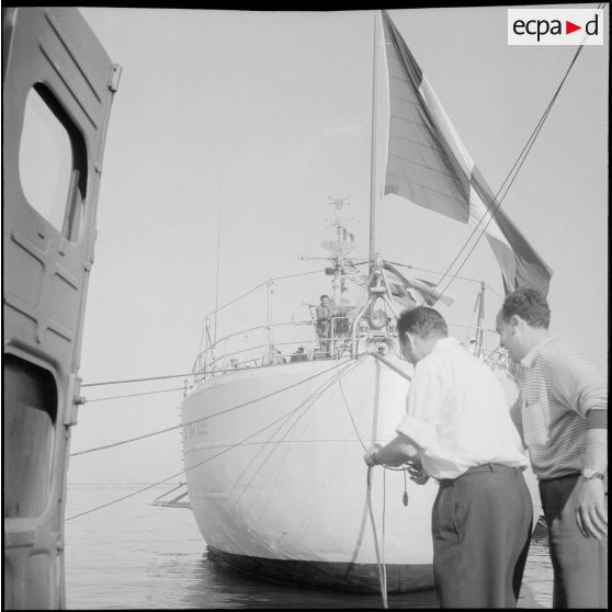 Visite du croiseur "De Grasse" par le général de Gaulle. [Description en cours]<br>