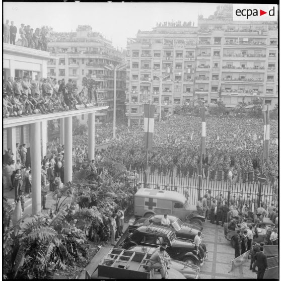 Manifestation au forum d’Alger. [Description en cours]