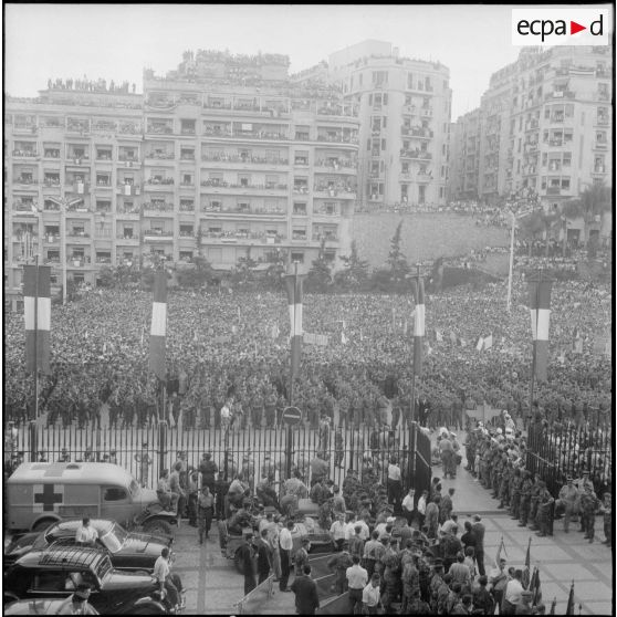 Manifestation au forum d’Alger. [Description en cours]