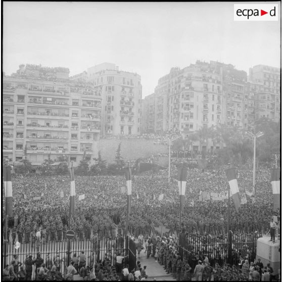 Manifestation au forum d’Alger. [Description en cours]