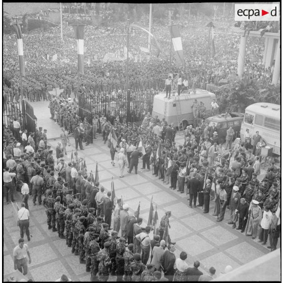 Manifestation au forum d’Alger. [Description en cours]