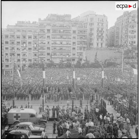 Manifestation au forum d’Alger. [Description en cours]
