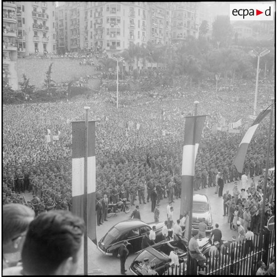 Manifestation au forum d’Alger. [Description en cours]