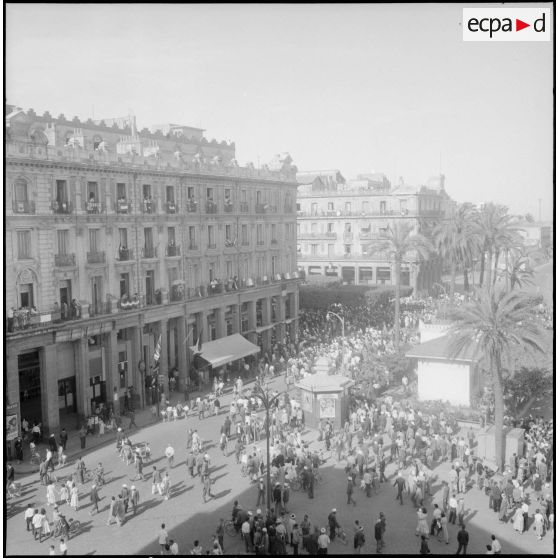 Le général de Gaulle à Bône. [Description en cours]