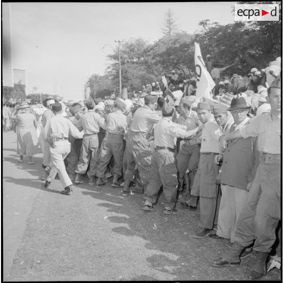 Le général de Gaulle à Oran. [Description en cours]