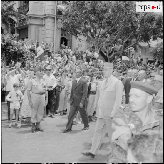 Le général de Gaulle à Oran. [Description en cours]