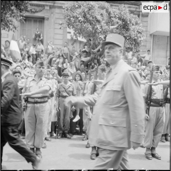Le général de Gaulle à Oran. [Description en cours]
