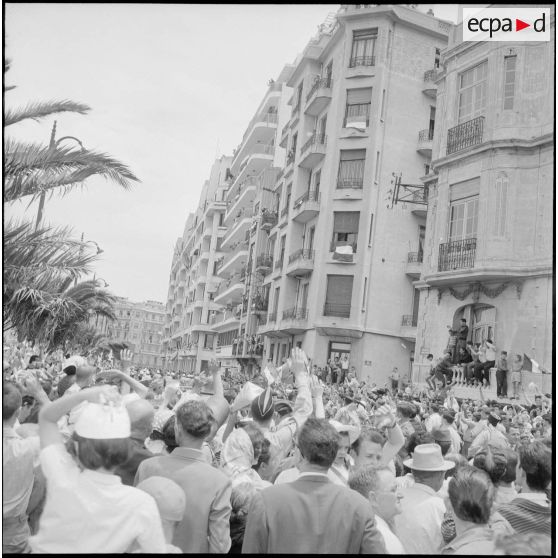 Le général de Gaulle à Oran. [Description en cours]