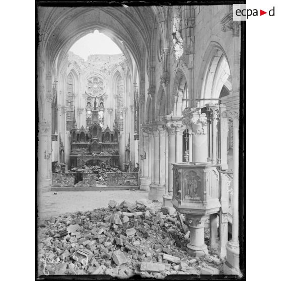Ronville, Pas-de-Calais, faubourg d'Arras, intérieur de l'église. [légende d'origine]