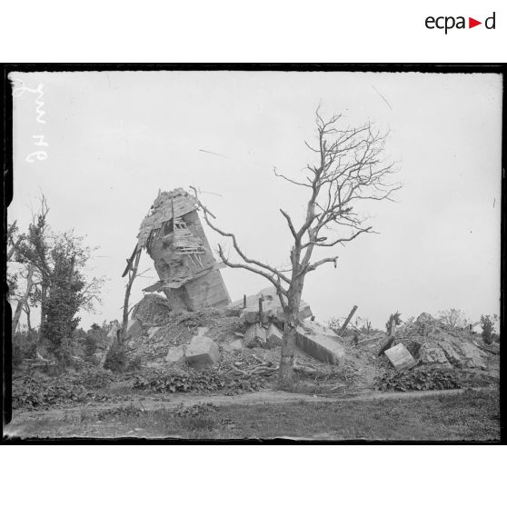 Beaurains, Pas-de-Calais, moulin en ciment armé servant d'observatoire. [légende d'origine]