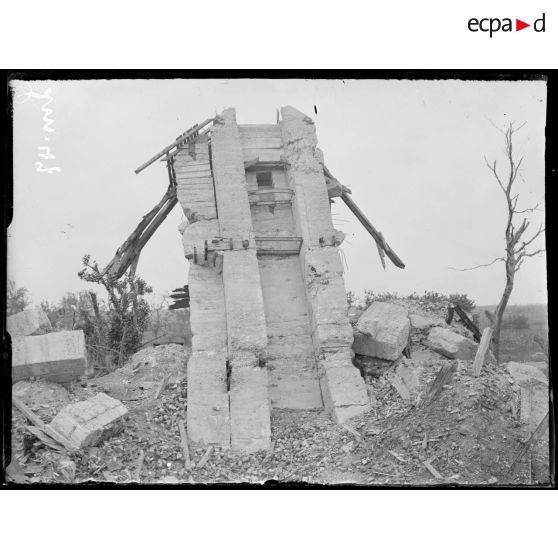 Beaurains, Pas-de-Calais, moulin en ciment armé servant d'observatoire. [légende d'origine]