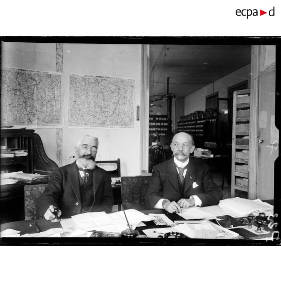 La Croix-Rouge française. [légende d'origine]