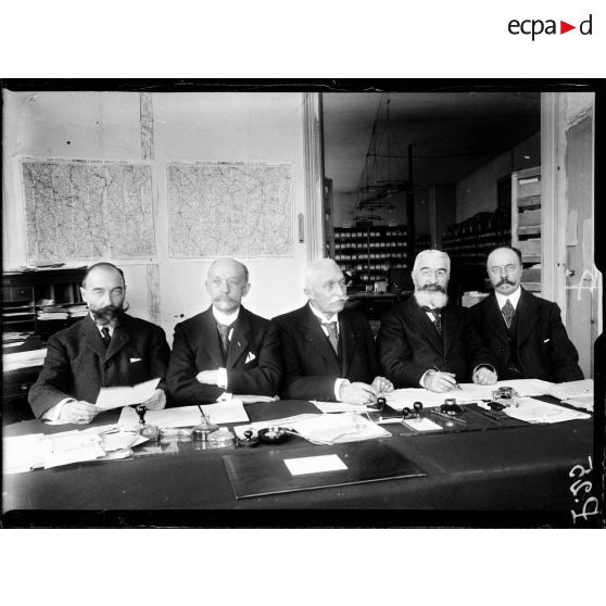 La Croix-Rouge française. [légende d'origine]