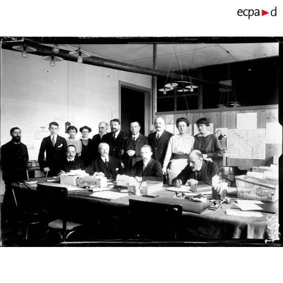 La Croix-Rouge française. [légende d'origine]