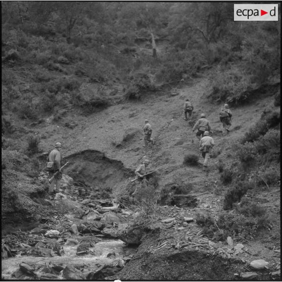 Gorges de Kerrata. Harka 318. Différentes phases d'une patrouille.