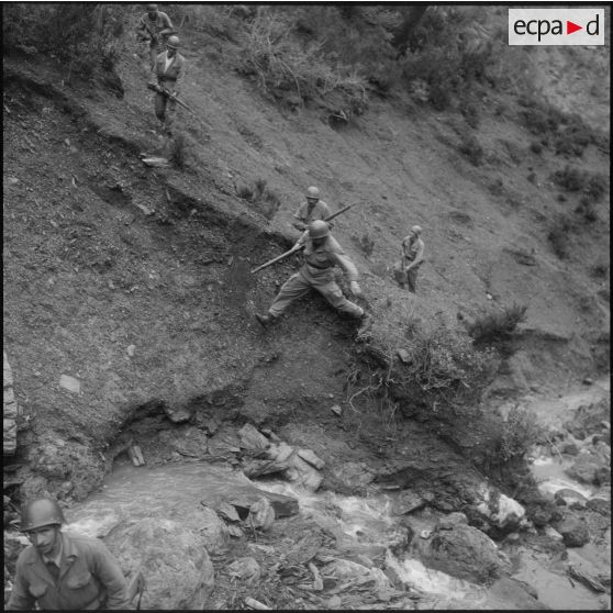 Gorges de Kerrata. Harka 318. Différentes phases d'une patrouille.