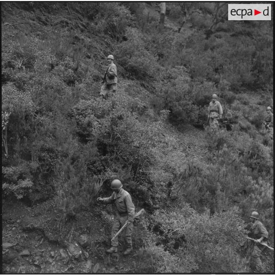 Gorges de Kerrata. Harka 318. Différentes phases d'une patrouille.