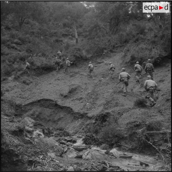Gorges de Kerrata. Harka 318. Différentes phases d'une patrouille.
