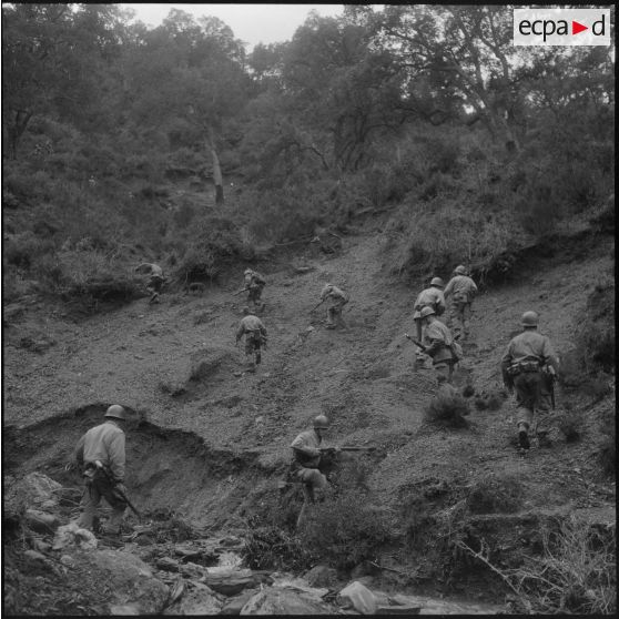 Gorges de Kerrata. Harka 318. Différentes phases d'une patrouille.