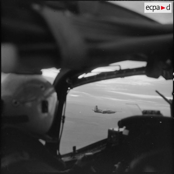 Le groupe Guyenne. Vue au travers du pare-brise d'un Douglas B 26 Invader.