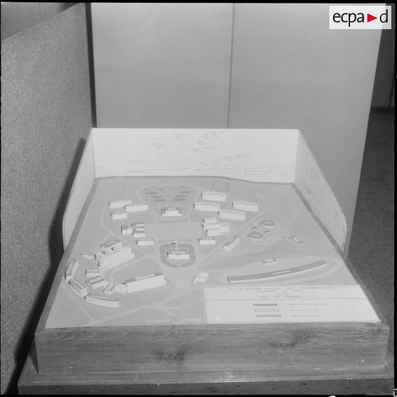 Air de France. Ecole militaire annexe des Transmissions d'Afrique du Nord (EMAT/AFN). Maquette de l'école.