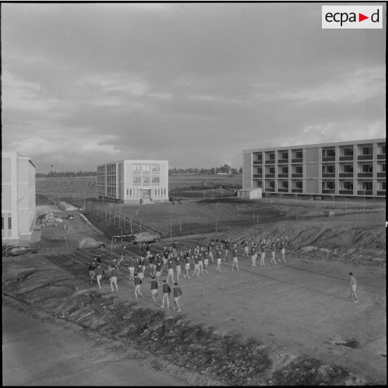 Air de France. Ecole militaire annexe des Transmissions d'Afrique du Nord (EMAT/AFN). Leçon de culture physique.