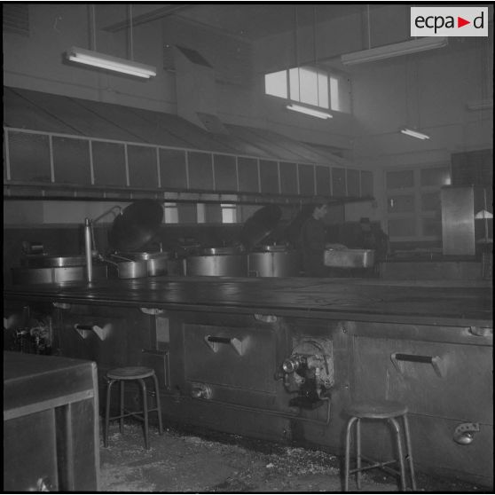 Air de France. Ecole militaire annexe des Transmissions d'Afrique du Nord (EMAT/AFN). Les cuisines.
