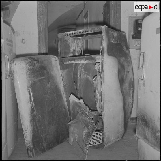 Alger. Action sociale des forces armées (Asfa). Vieux réfrigérateur.