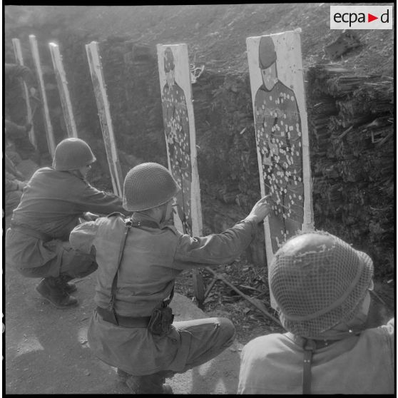 Cherchell. Formation des élèves officiers de réserve (EOR). Tir au fusil.