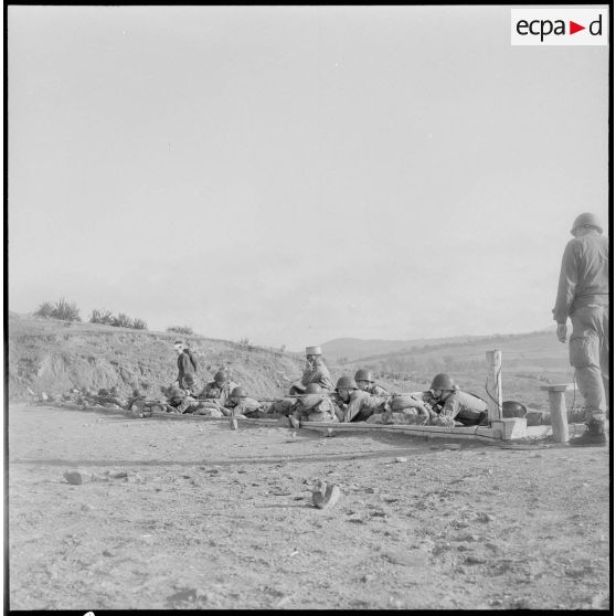 Cherchell. Formation des élèves officiers de réserve (EOR). Tir au fusil.