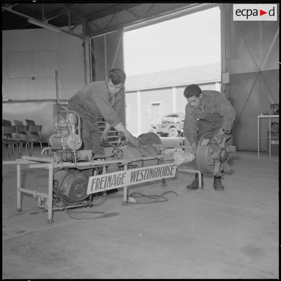 Camp de l'Alma. Centre d'instruction du service du matériel n°3 (CISM 3). Salle de freinages.
